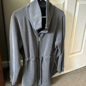 Lululemon cinched waist softstreme size 6.  Used like new